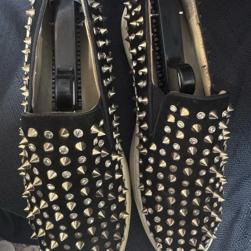 Christian Louboutin Studded Red and Cream Sole - Picture 2 of 6
